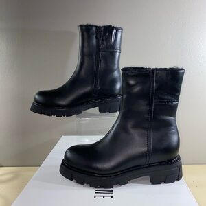 La Canadienne Autumn
Women’s Black Leather Boots Size 5